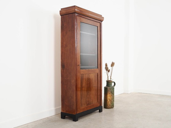 Image 1 of Notenhouten vitrinekast, Deens design, jaren 60, gemaakt in Denemarken.