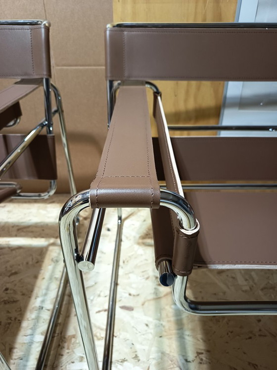 Image 1 of Poltrone Knoll Wassily B3 2 nuove/usate in pelle color noce di Marcel Breuer € 4.400