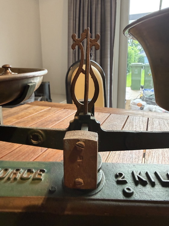 Balance vintage Force 2 kilos – Objets déco, Cast Iron, Brass (photo 2 of 11)