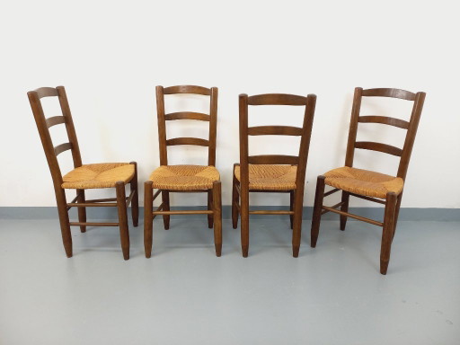 Set aus 4 Vintage-Stühlen im brutalistischen Stil aus Holz und Stroh aus den 1960er Jahren