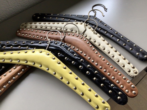 Image 1 of Set de 10 cintres rétro vintage avec clous