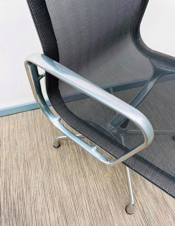 Image 1 of Paar van Vitra Eames Vintage Alu Group armstoelen