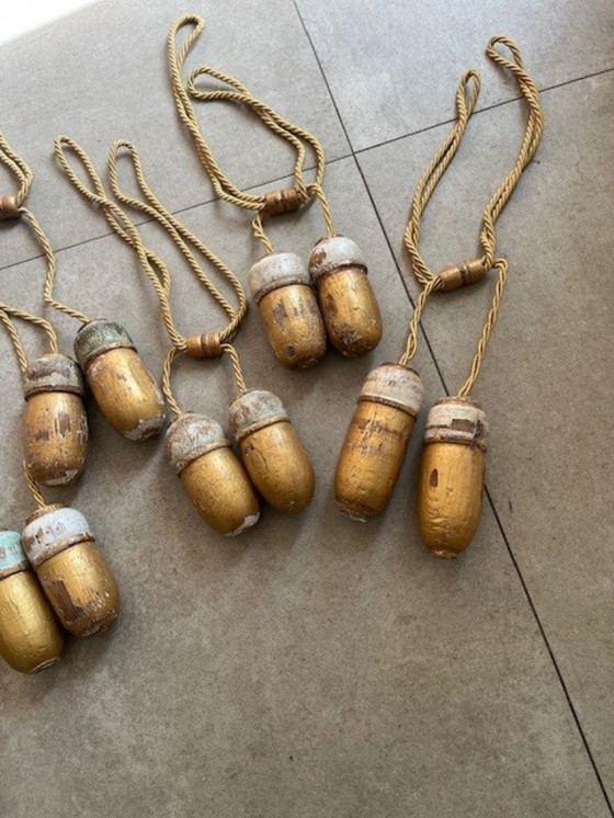 Image 1 of 10 graziosi embrasse classici, ciascuno con due bobine di legno