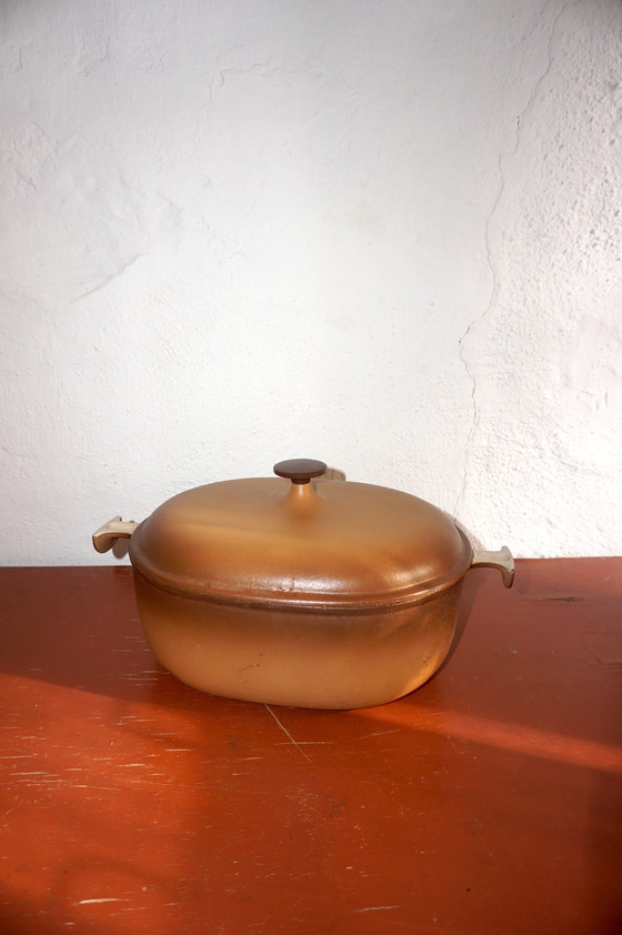Image 1 of vintage le creuset brown enameled dust oven * cast iron cocotte * size 29 * le mama * enzo mari * french kitchenware * mid-centu