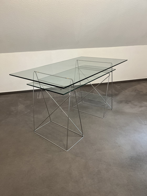 Image 1 of Table de travail futuriste en verre de 1988