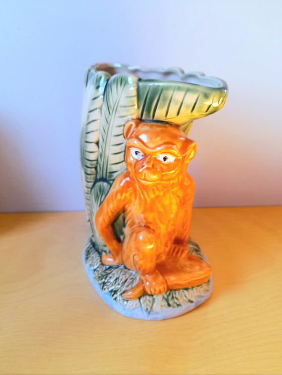 Image 1 of Pichet en barbotine singe