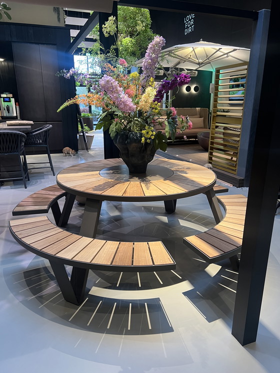 Image 1 of For Sale Extremis Round Picnic Set