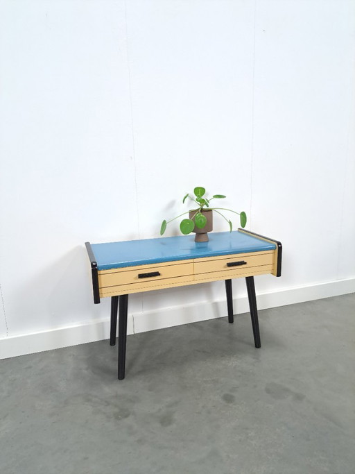 Jaren 50 ladekastje met blauw blad en zwarte poten vintage