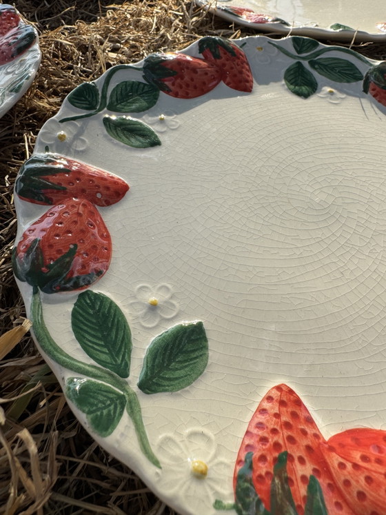 Image 1 of Assiettes barbotine fraises Longchamp anciennes