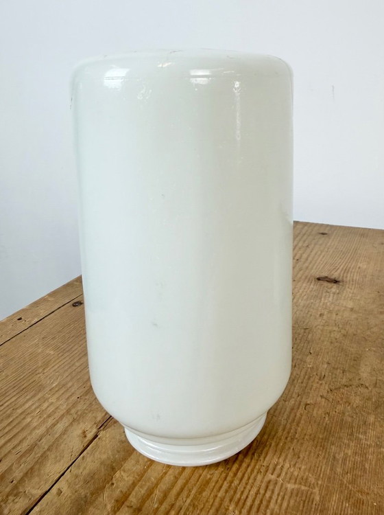 Plafonnier vintage en porcelaine blanche avec verre opalin, années 1970 – Appliques murales (photo 8 of 14)