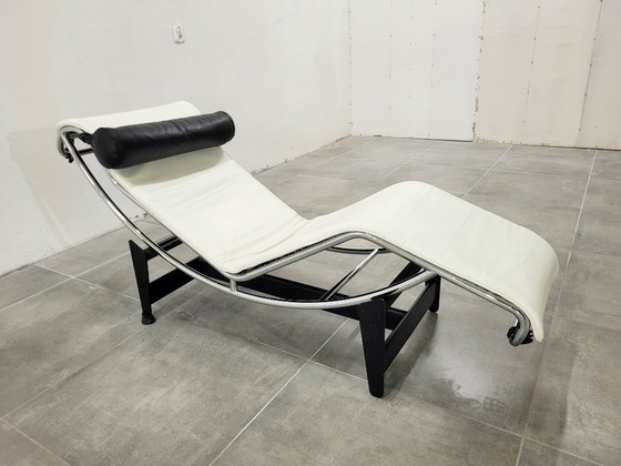 Image 1 of LC-4 Lounge Chair in White Leather by Le Corbusier for Cassina, 1980s