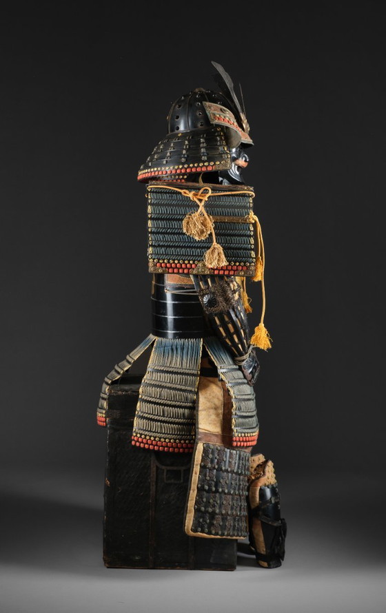 Image 1 of Samurai armour yoroi black lacquer with ivy leaf family crest