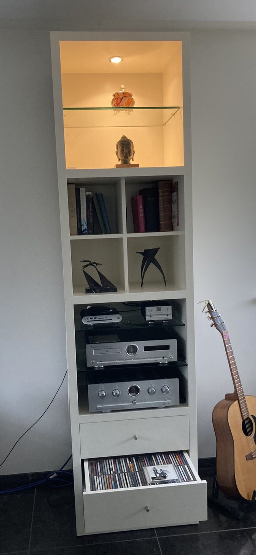 Meuble audio sur mesure, en MDF peint à la bombe