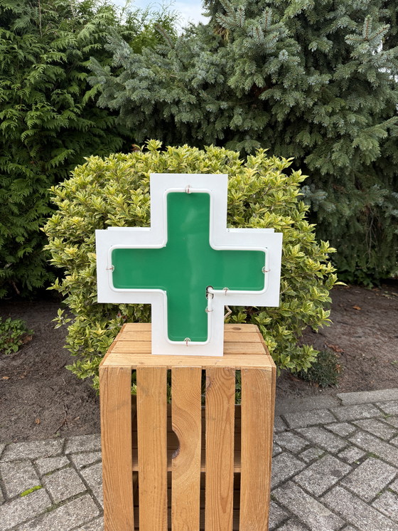 Image 1 of Neon lichtbak groen kruis vintage apotheek