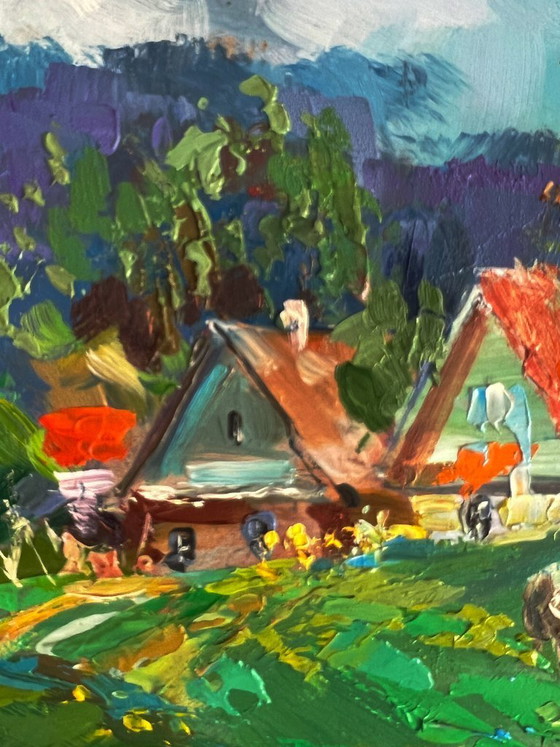 Image 1 of Mucche al pascolo nel villaggio