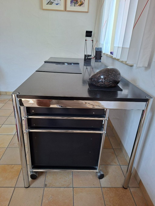 USM Haller Schreibtischanlage inkl. Vitra Chefsessel