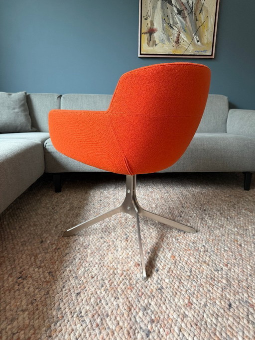 1 sedia Artifort Mood di Rene Holten con base a stella in acciaio