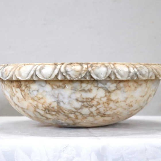 Image 1 of Baignoire ou lavabo circulaire en marbre, Italie, début du XXe siècle