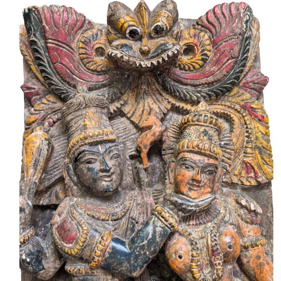 Panel de Templo de Decoración Mural del Sur de la India con Vishnu y Lakshmi – Relieve de Madera de Teca (photo 4 of 5)