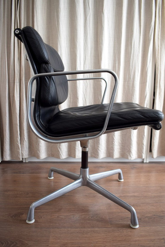 Image 1 of Siège de conférence Eames Herman Miller Soft Pad Group en cuir noir