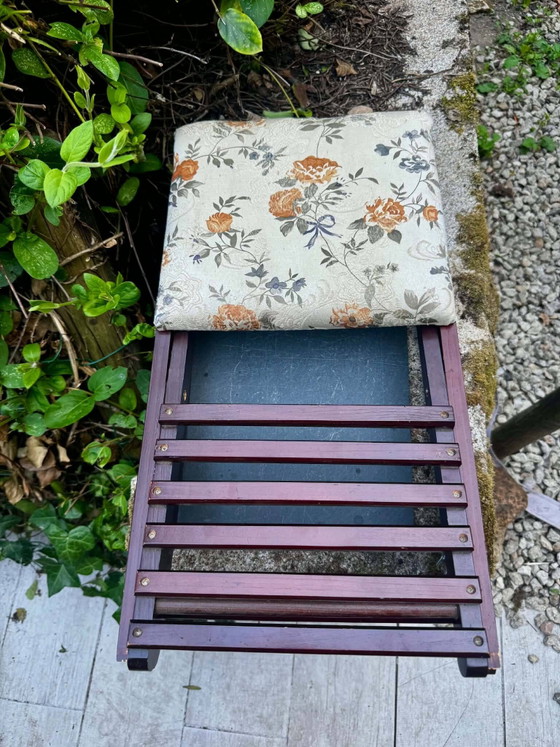 Poggiapiedi pieghevole con ricamo vintage – Poggiapiedi e pouf, Wood (photo 3 of 11)