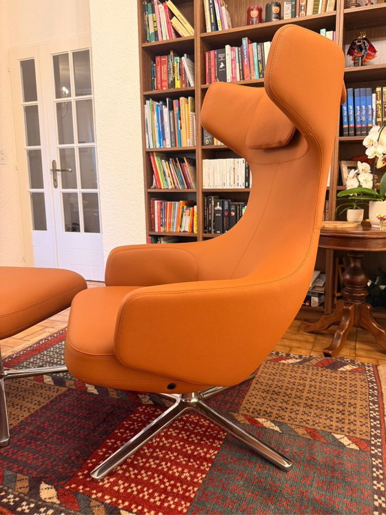 Grand Repos | Armchair & Ottoman, New from 2026 — Too Large for Our Room | €8,500 → €5,500 – Vitra, Leather (photo 3 of 9)