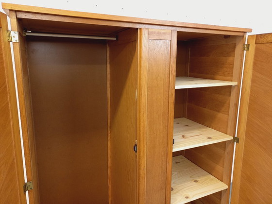Image 1 of Vintage eikenhouten kledingkast uit de jaren 60