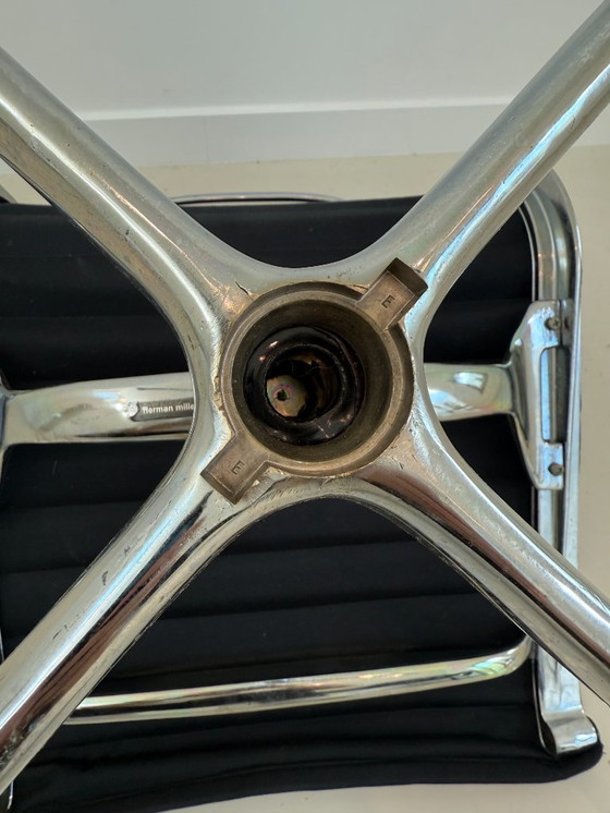 Image 1 of Herman Miller EA105 Bijzetstoel - Zwart Hopsak / Chroom - Origineel USA Vintage (Niet Vitra)