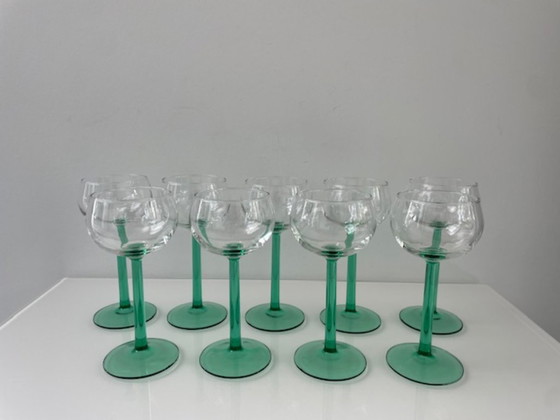 Image 1 of Set van 9 Franse vintage glazen groene steel