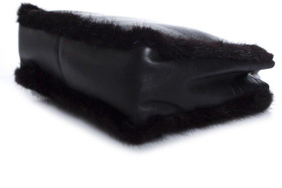 Image 1 of Gianni Versace, borsa vintage in pelle nera con pelliccia