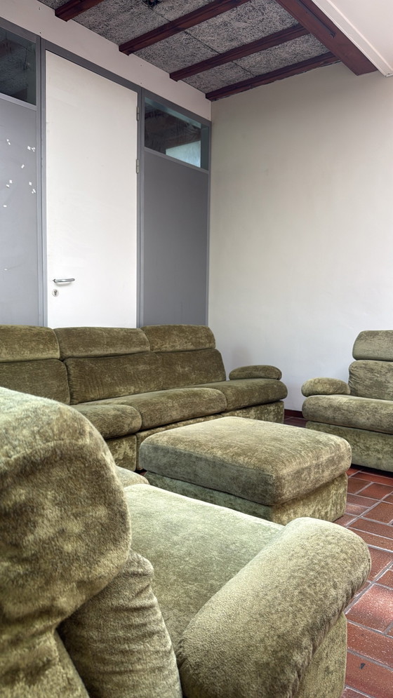 Image 1 of Vintage modulaire groene velours bankstel met
bijpassende fauteuil & poef