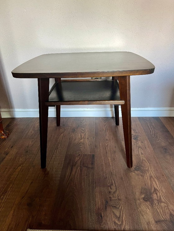 Image 1 of Mesa bandeja/mesita auxiliar de mediados de siglo con estante. Mesa auxiliar alemana de alta calidad, años 40-50.