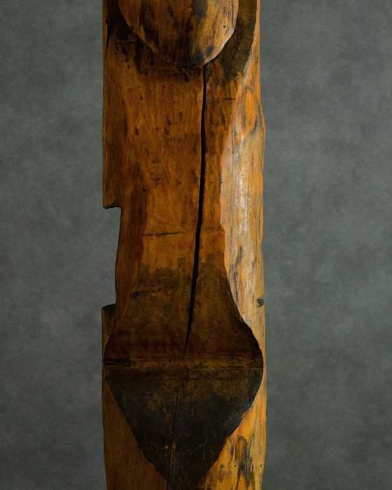 Image 1 of Levensgroot mensachtig beeldhouwwerk van hout