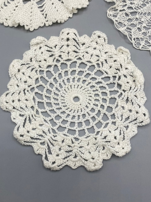 3 vintage handgemaakte kanten en gehaakte kleedjes – decoratieve objecten (photo 2 of 5)