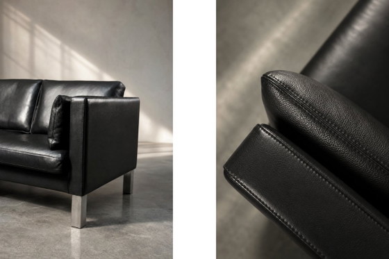 Vintage Deense tweezitsbank van zwart leer uit het midden van de 20e eeuw, Deens modern design, jaren 70 (photo 3 of 24)
