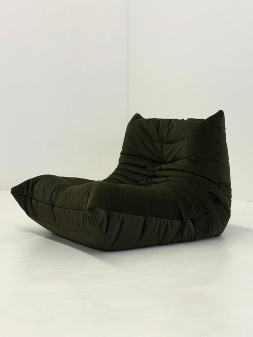 Ligne Roset Togo 1 plaza de terciopelo verde oscuro