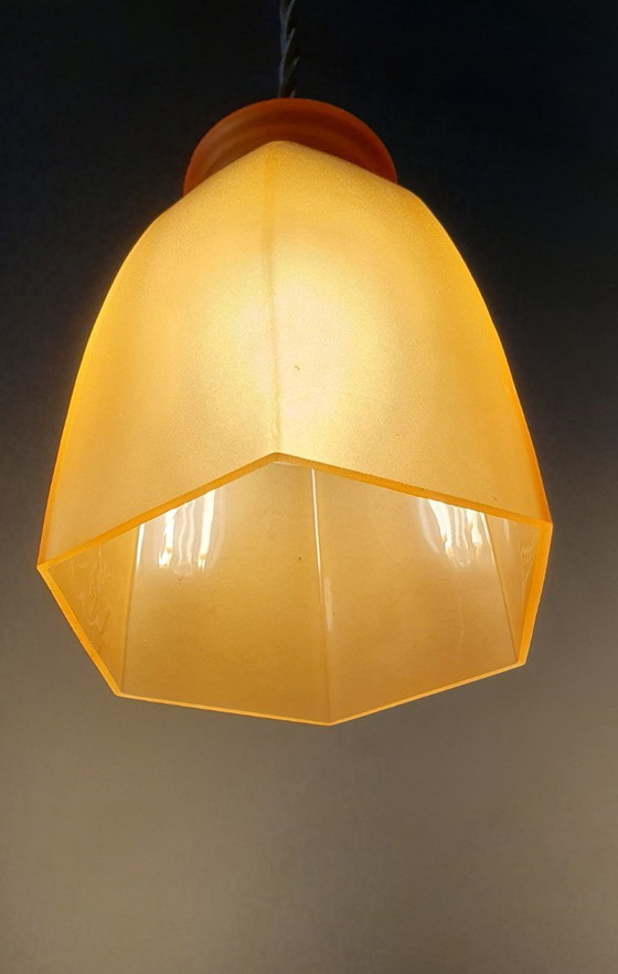 Image 1 of Set Vintage franse gele hanglampen van gekleurd glas.