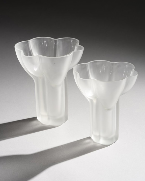 Image 1 of Dúo de jarrones de vidrio satinado Rosenthal de Tapio Wirkkala: formas esculturales de vidrio esmerilado.