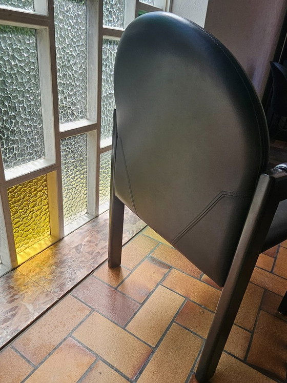 Image 1 of Ensemble de 6 (+2) chaises design Bulo – Cuir noir et bois – Années 1980