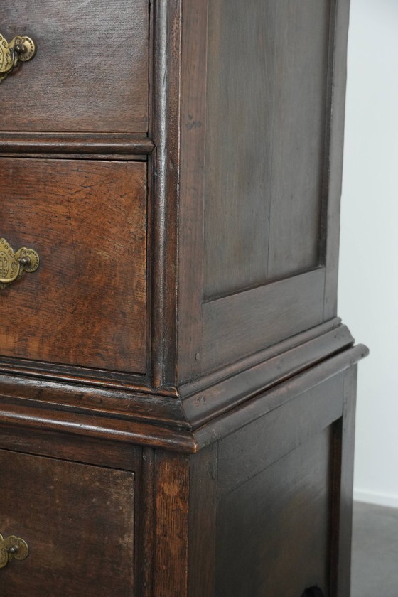 Image 1 of Cómoda antigua inglesa con soporte de principios del siglo XVIII