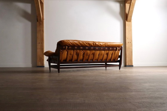 Jean Gillon Rodeio bank voor Italma Wood Art, Brazilië, 1965 – 3-5 zitsbanken, Leather, Vintage (photo 12 of 17)