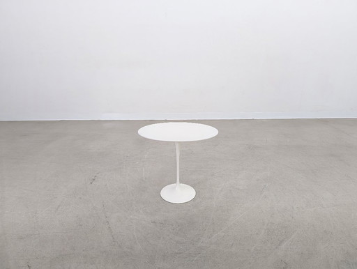 Knoll International coffee table Eero Saarinen coffee table tulip