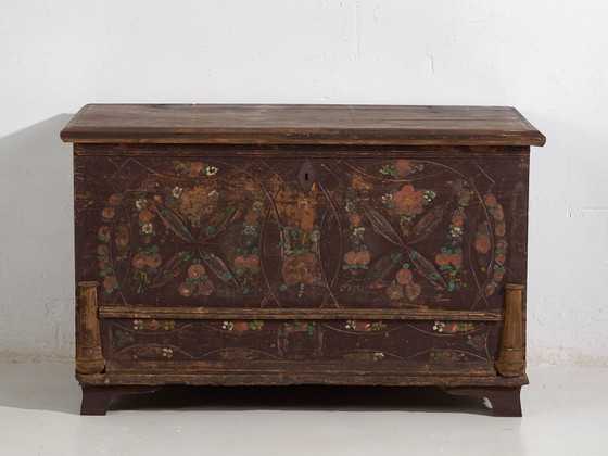 Antique bridal chest with carved vegetal decoration (c.1820) #10 – Chest of drawers (photo 29 of 40)