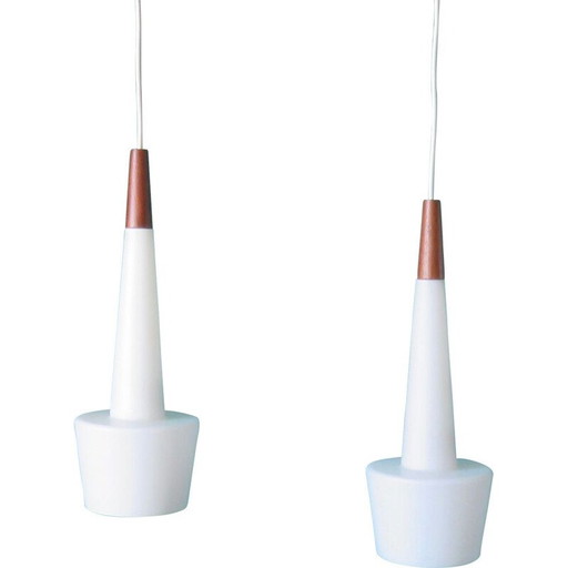 Coppia di lampade a sospensione vintage in opalino e teak di "Horn", Danimarca 1955