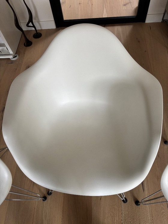 Image 1 of 4x Original Vitra Eamnes DAR chairs in good condition