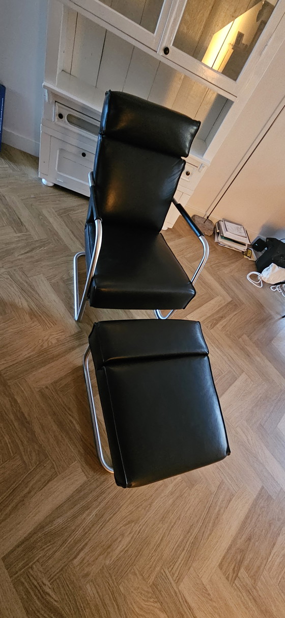 Image 1 of Schwarzer Ledersessel mit Fußhocker