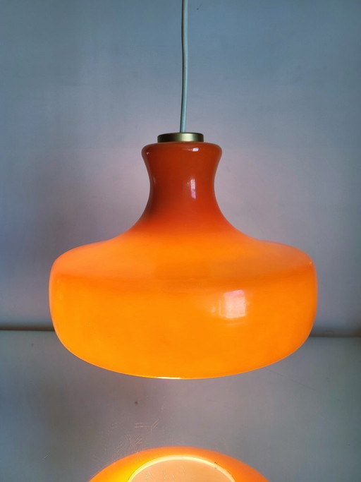 Suspension vintage en verre opalin orange, années 1960