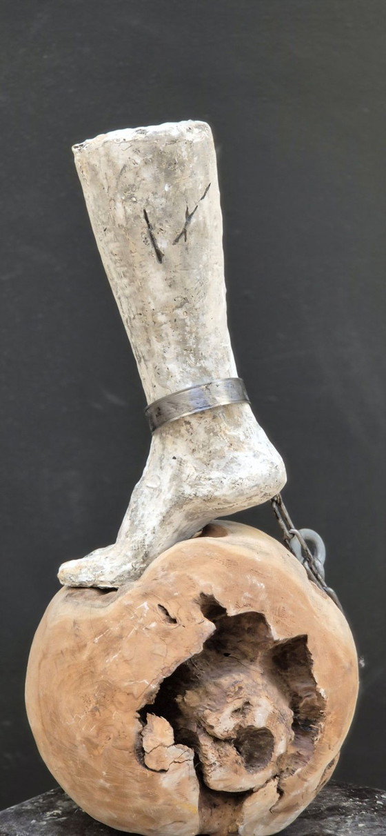 En equilibrio: escultura de cemento con madera. – Metal, Stone (photo 7 of 7)