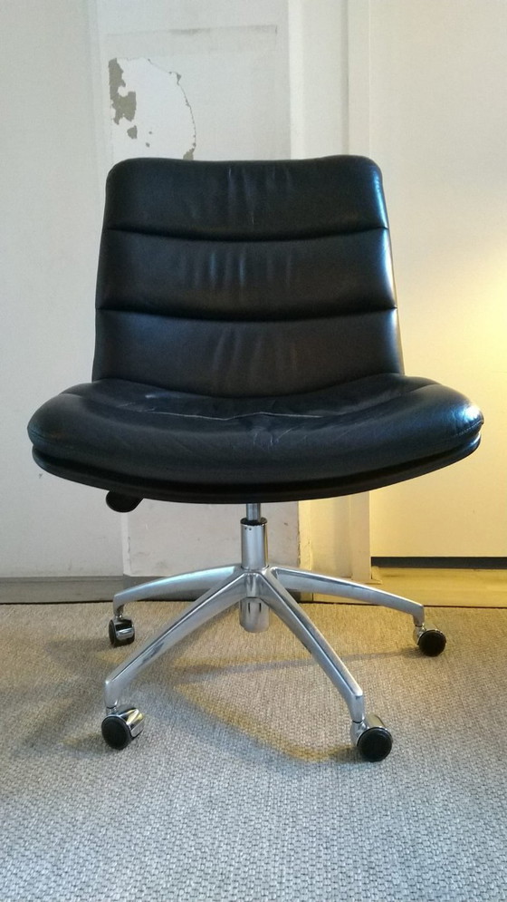 Image 1 of Sedia da ufficio Artifort Channel in pelle nera Geoffrey Harcourt