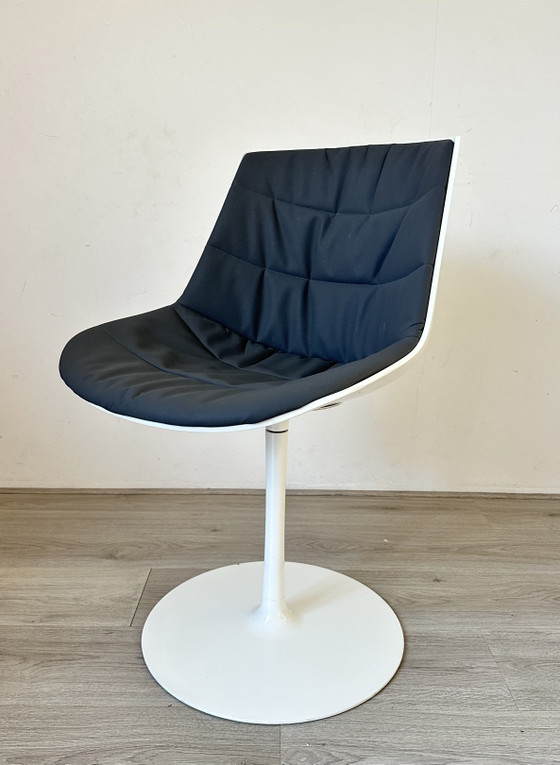 6 MDF Italia Flow Design Eetkamer Stoelen – Eetkamerstoelen, Plastic, Metal (photo 3 of 15)
